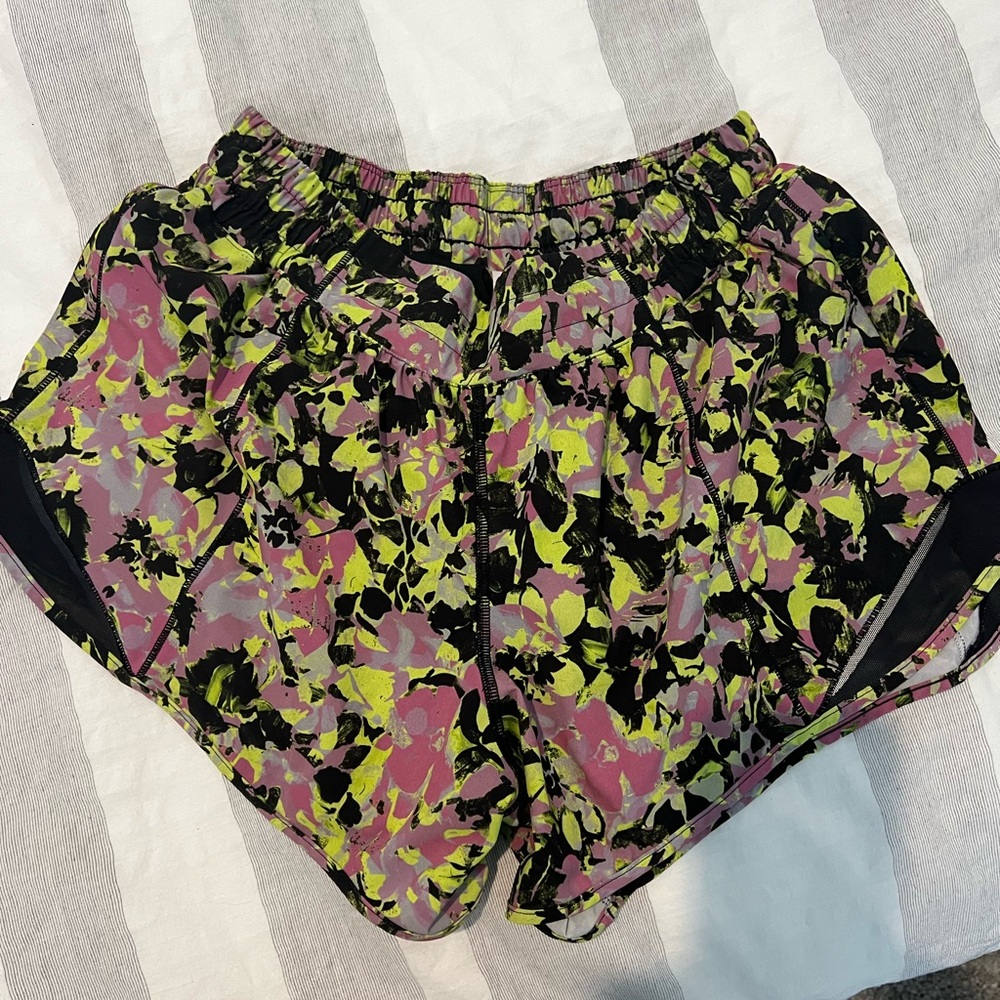lululemon athletica Women's Floral Athletic Shorts - Black, Pink, Yellow